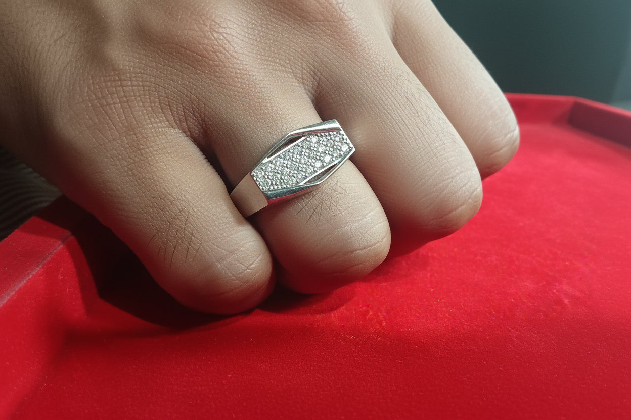 अंगूठी Ring Ro3.68g25no(in silver)